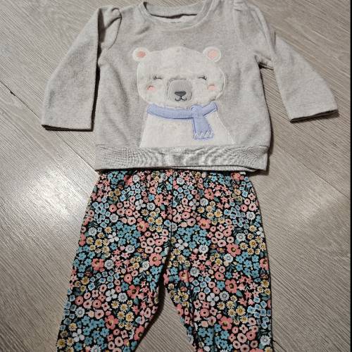 Bärenpullover und hose  Größe: 3/6 , zu finden beim Stand 113 am Standort Flohkids Hamburg Nord