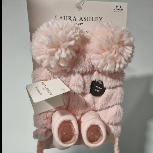 Laura Ashley Mütze/Socken rosa, zu finden beim Stand 265 am Standort Flohkids Hamburg Nord