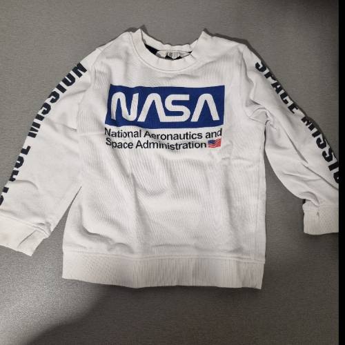 H&M Nasa Pulli  Größe: 98/104, zu finden beim Stand 265 am Standort Flohkids Hamburg Nord