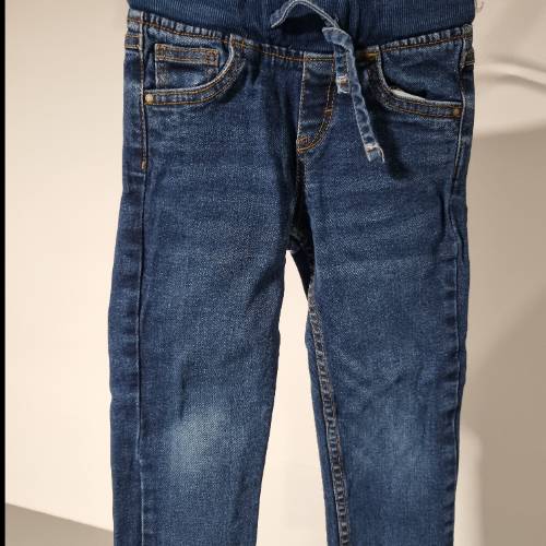 Jeans dunkel Playful Denim  Größe: 104, zu finden beim Stand 265 am Standort Flohkids Hamburg Nord