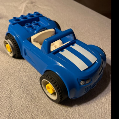 Duplo Auto blau , zu finden beim Stand 46 am Standort Flohkids Hamburg Nord