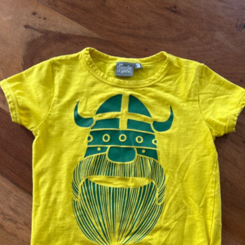 Danefae Shirt gelb/grün  Größe: 3 , zu finden beim Stand 120 am Standort Flohkids Hamburg Nord